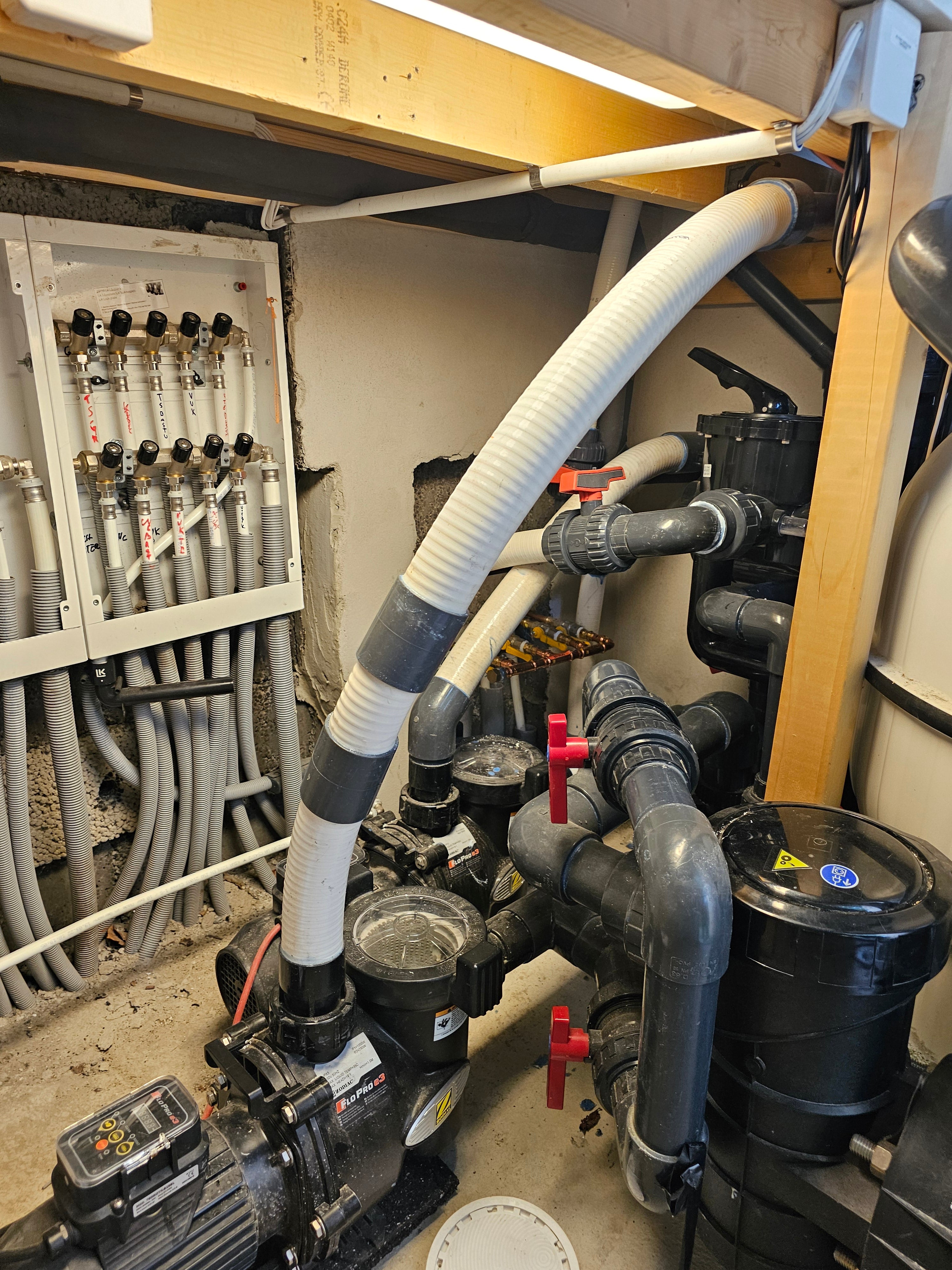poolservice teknikrum pool sydgripen limhamn